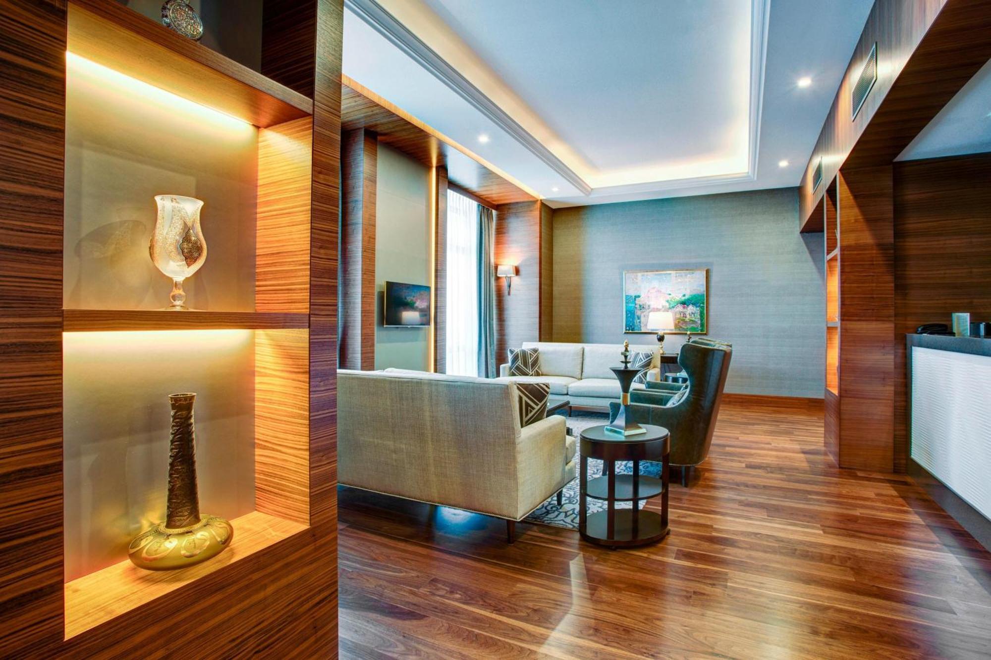 Sheraton Grand Hotel 5*